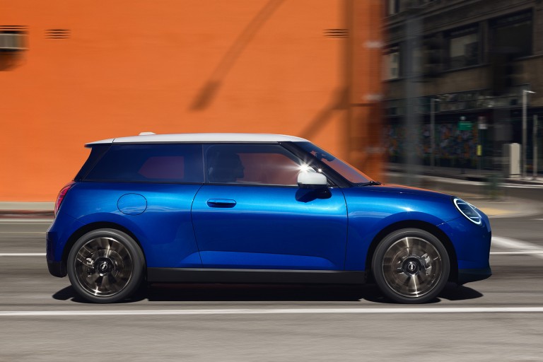 Новото напълно електрическо MINI Cooper - галерия Екстериор – изглед отстрани