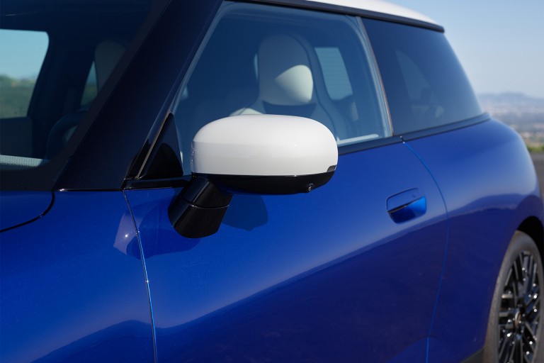 Новото напълно електрическо MINI Cooper - галерия Екстериор – външни огледала