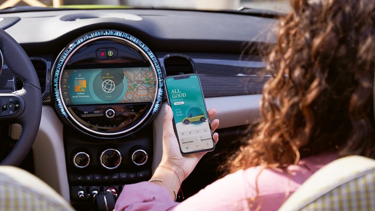 MINI 5 врати – MINI Connected