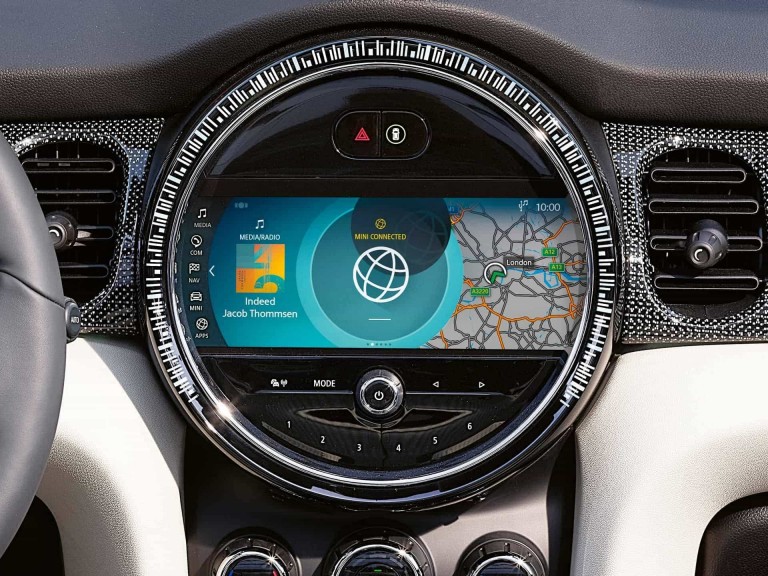 MINI Connected – MINI кокпит – гласово разпознаване