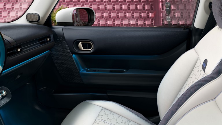 MINI Cooper 3 врати -мозайка- Интериор