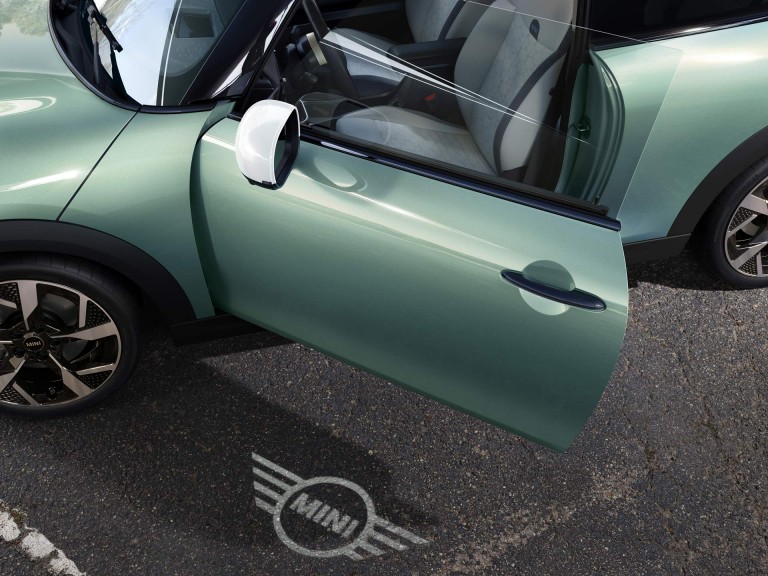 MINI Cooper 3 врати - екстериор - welcome light