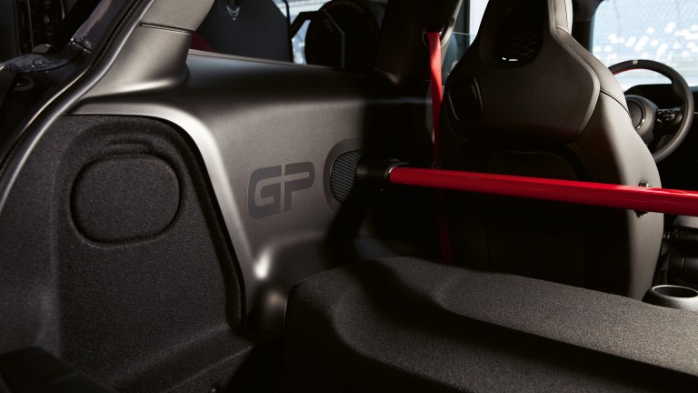 MINI John Cooper Works GP – щанга за стабилизация – странични панели