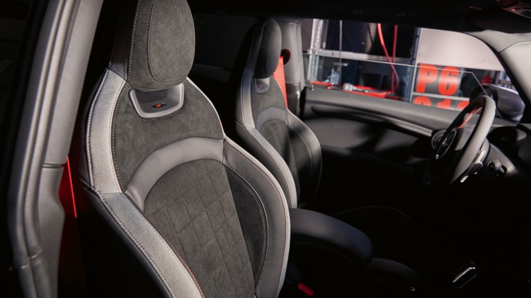 MINI John Cooper Works GP – седалки – подглавник