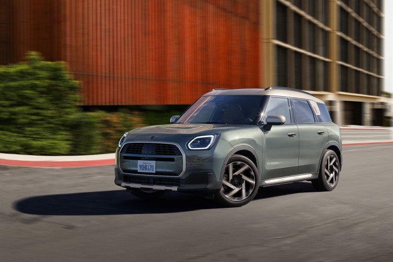 MINI Countryman - Изживяване при шофиране- изглед отстрани