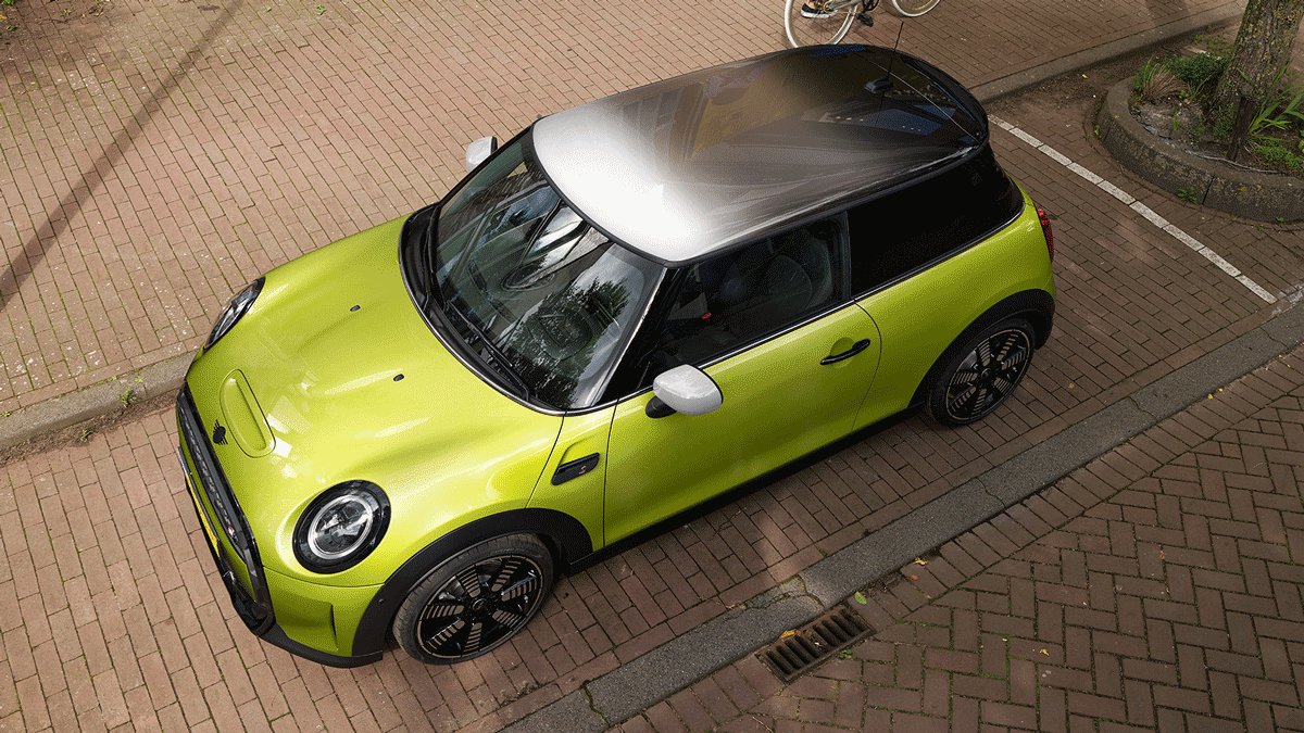 MINI Cooper SE 3 врати – многоцветен покрив