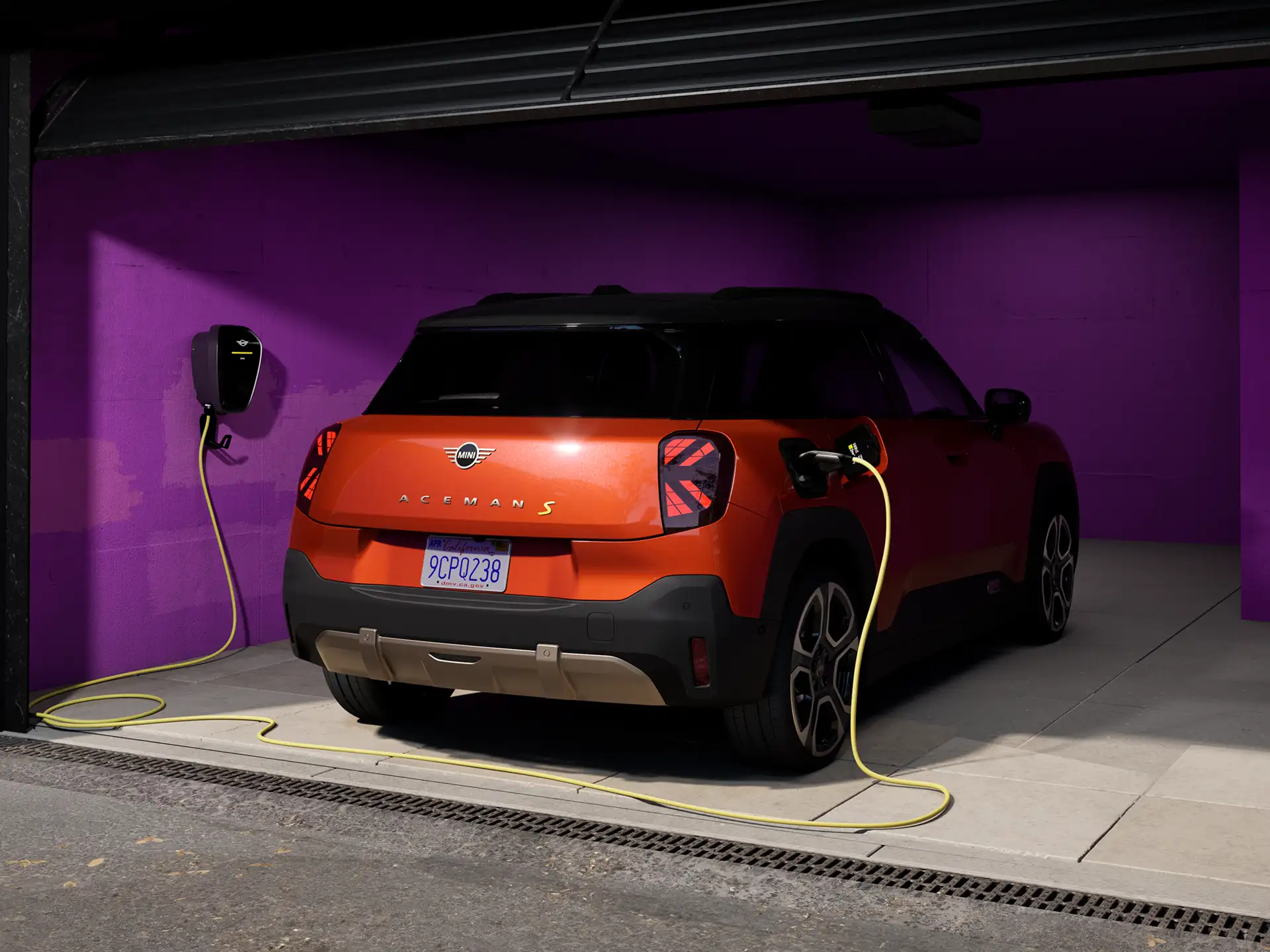 Напълно електрическо MINI Aceman - зареждане у дома