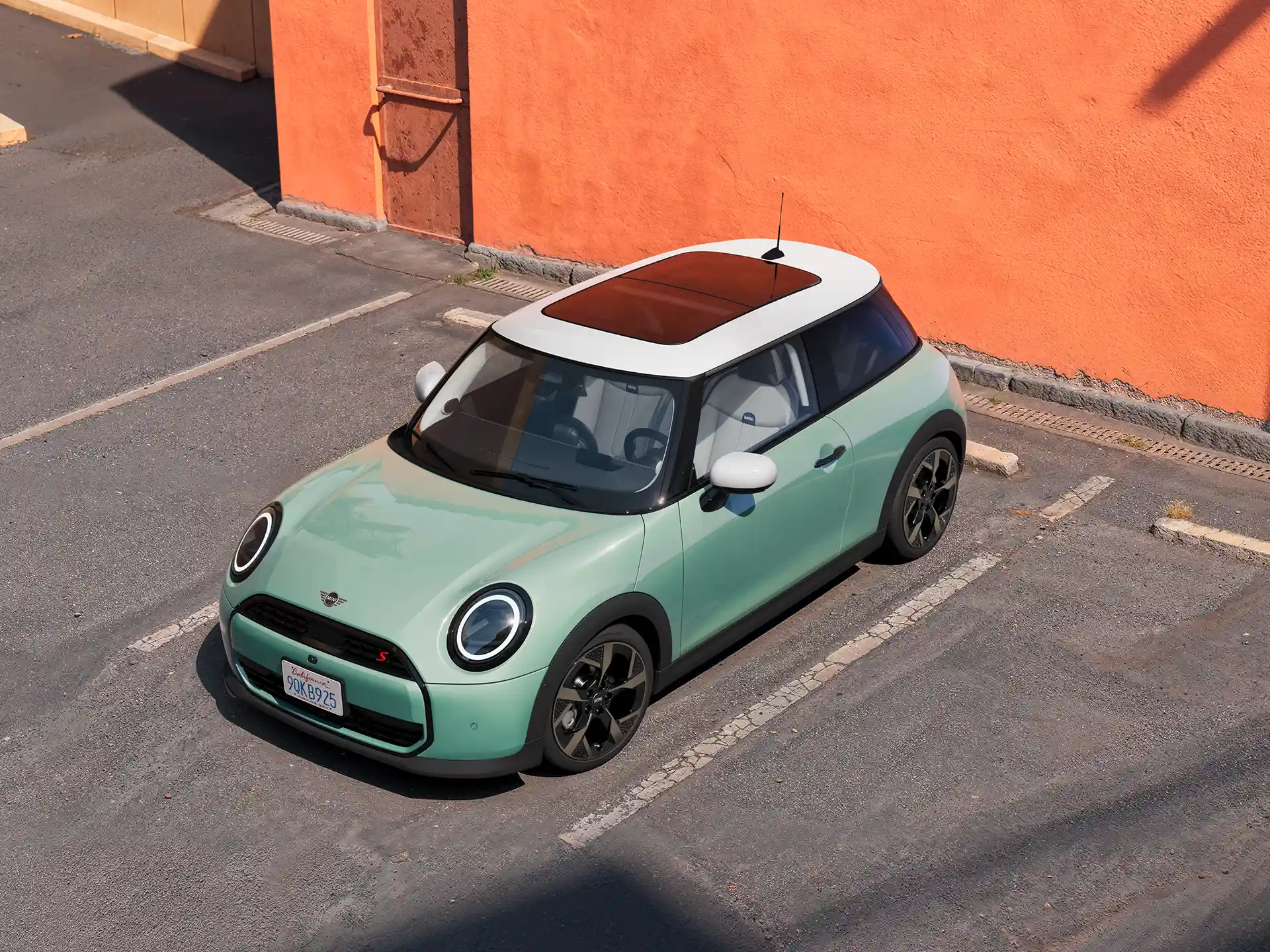 MINI Cooper 3 врати - екстериор видео