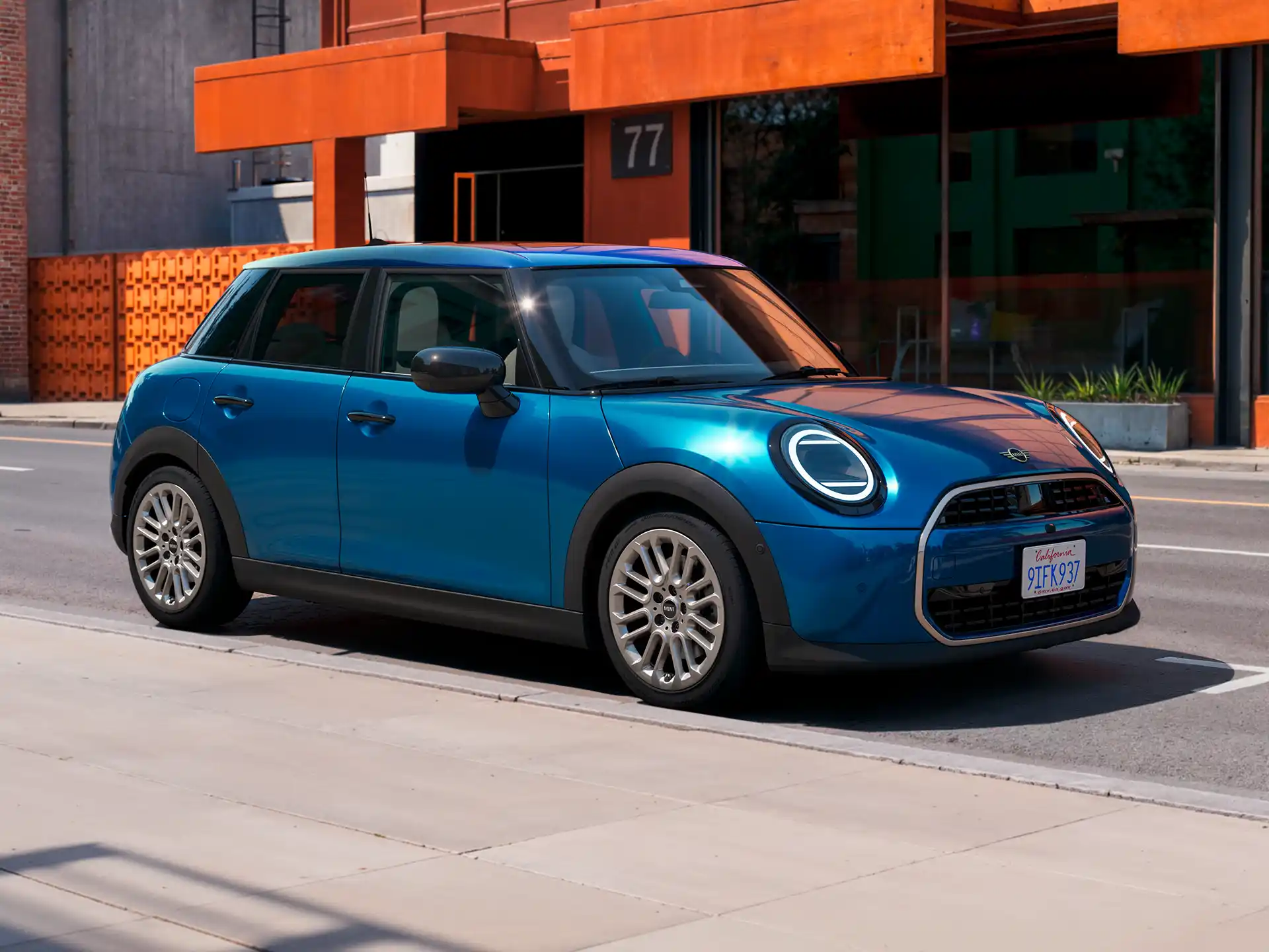 MINI Cooper 5 врати - дизайн видео