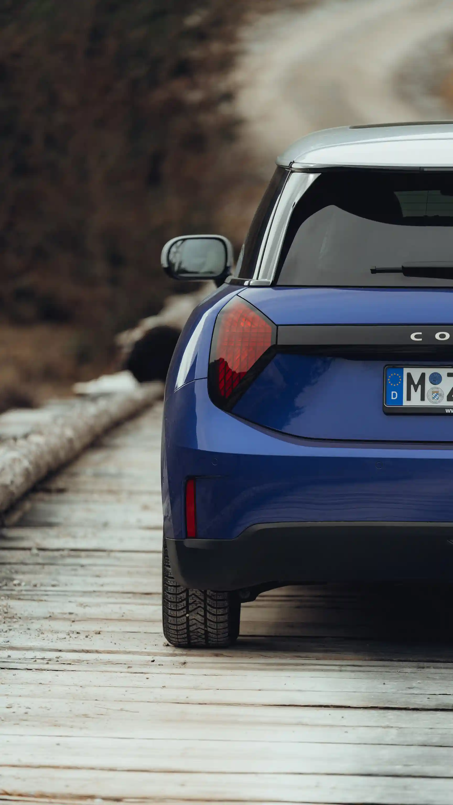Напълно електрическо MINI Cooper - отзад