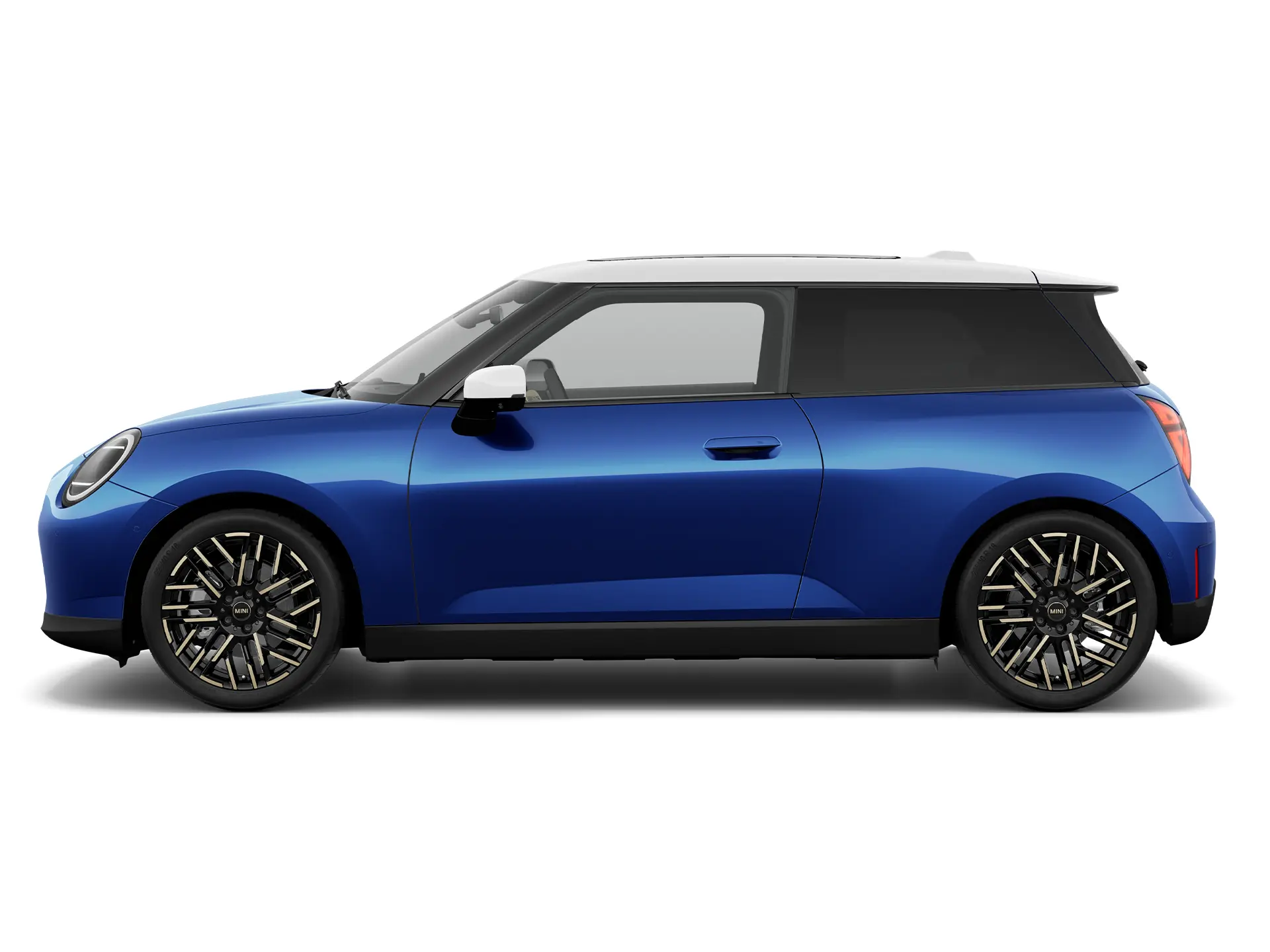 Напълно електрическо MINI Cooper - изглед отстрани