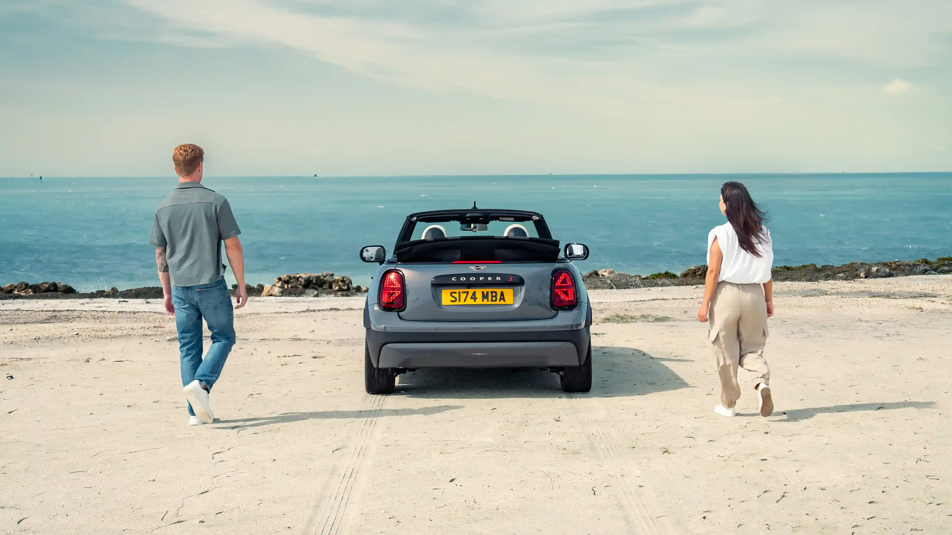 MINI Cooper Cabrio - изглед отзад