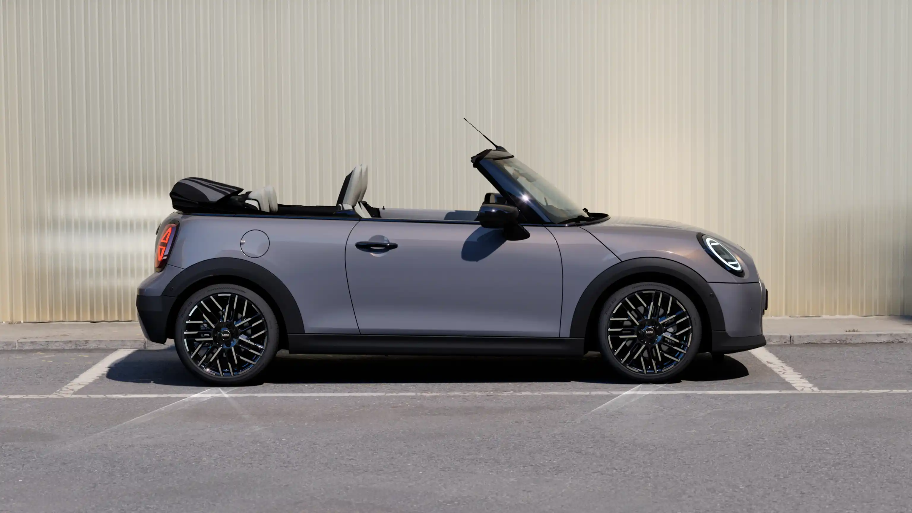 MINI Cooper Cabrio – екстериорни акценти – изглед отстрани
