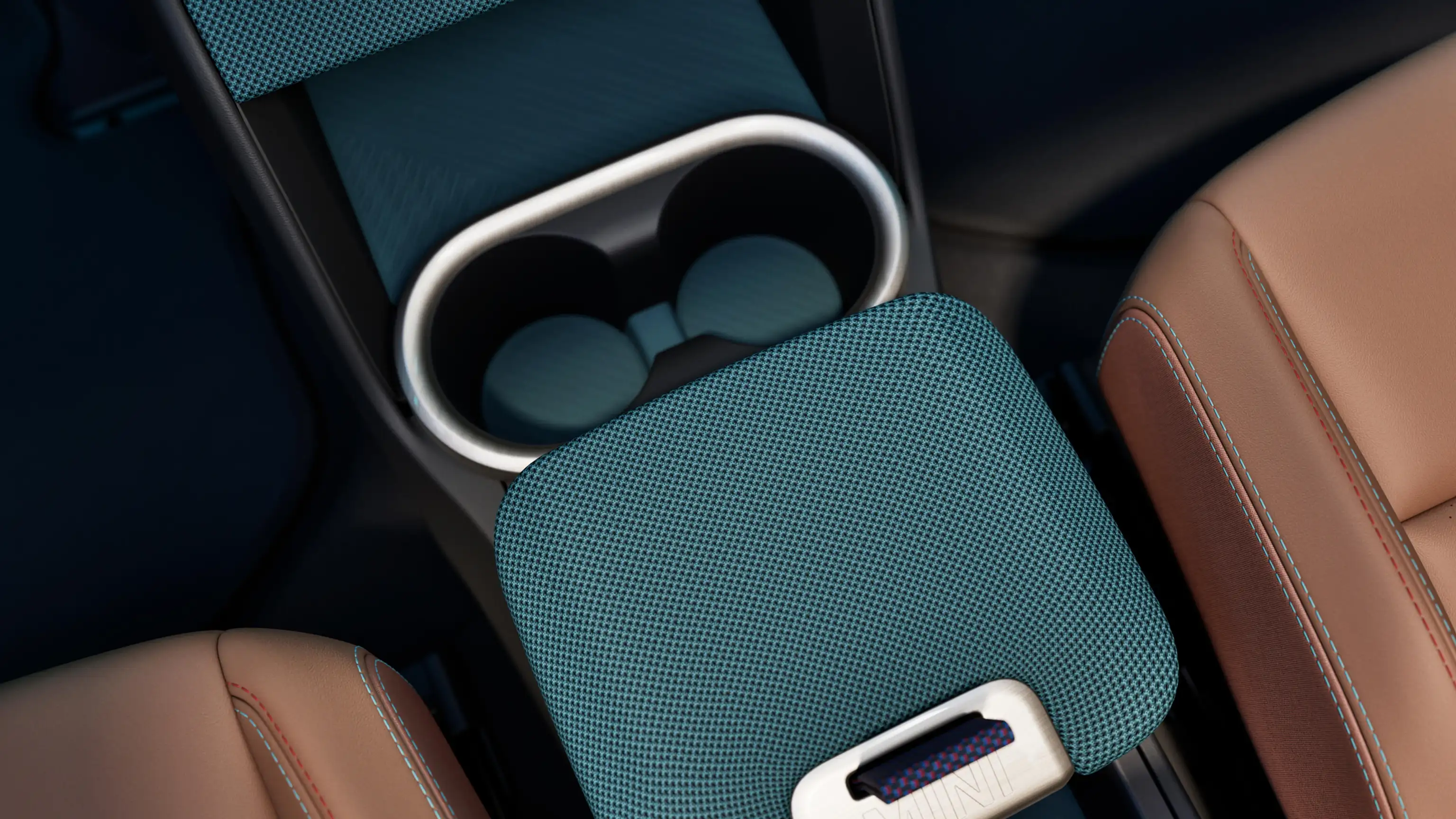 Изглед отгоре на таблото на напълно електрическото MINI Countryman