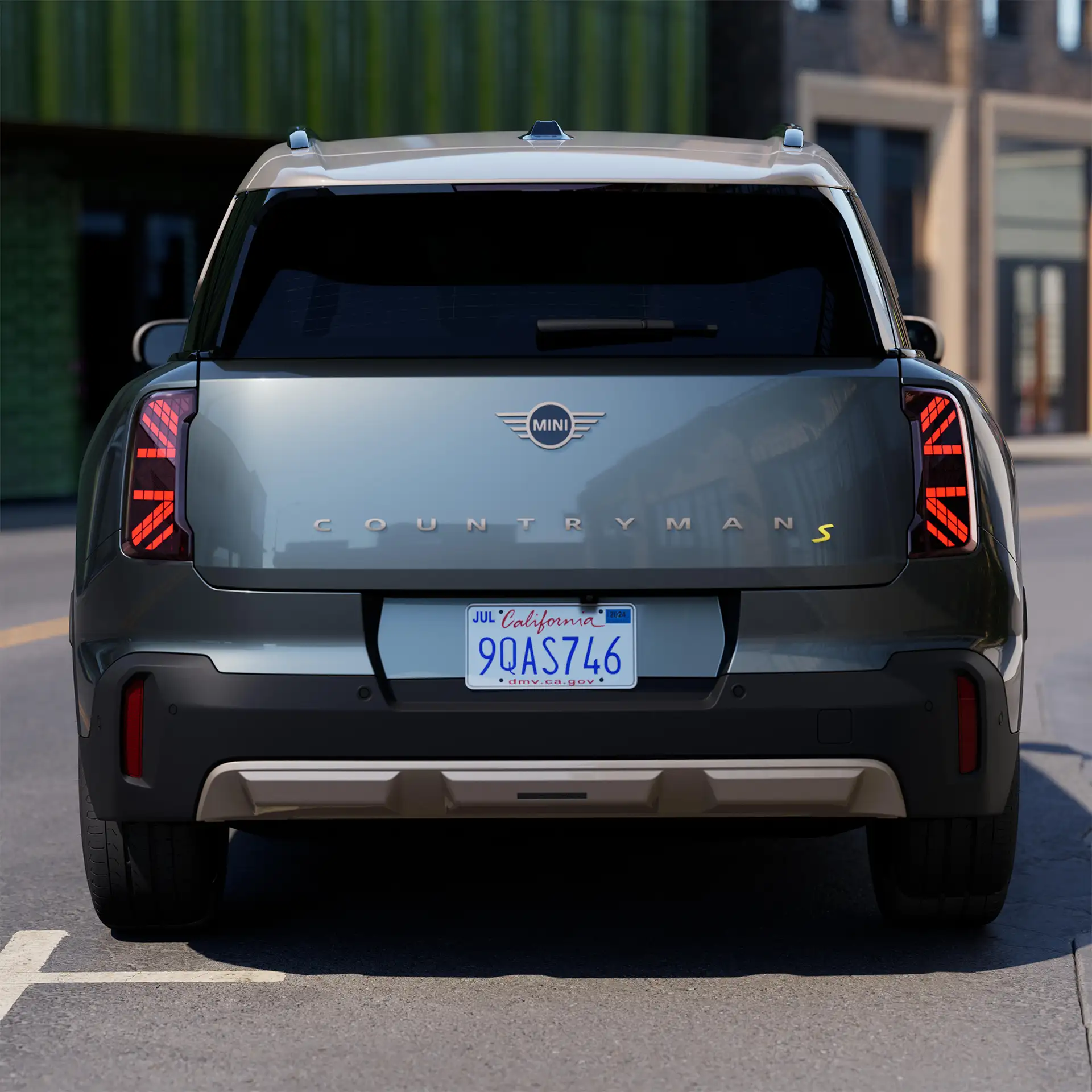 Напълно електрическо MINI Countryman - отзад