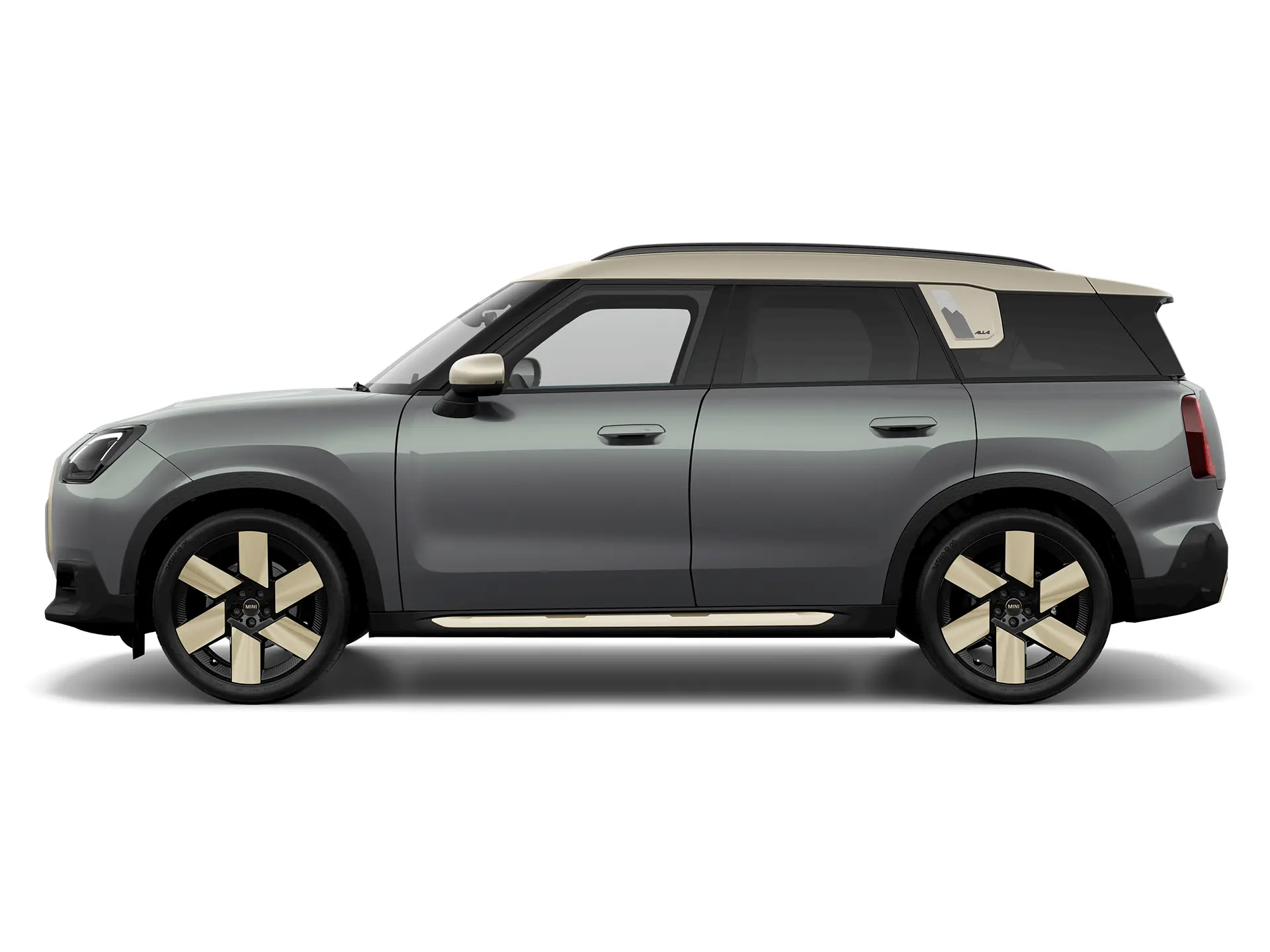 Напълно електрическо MINI Countryman - изглед отстрани