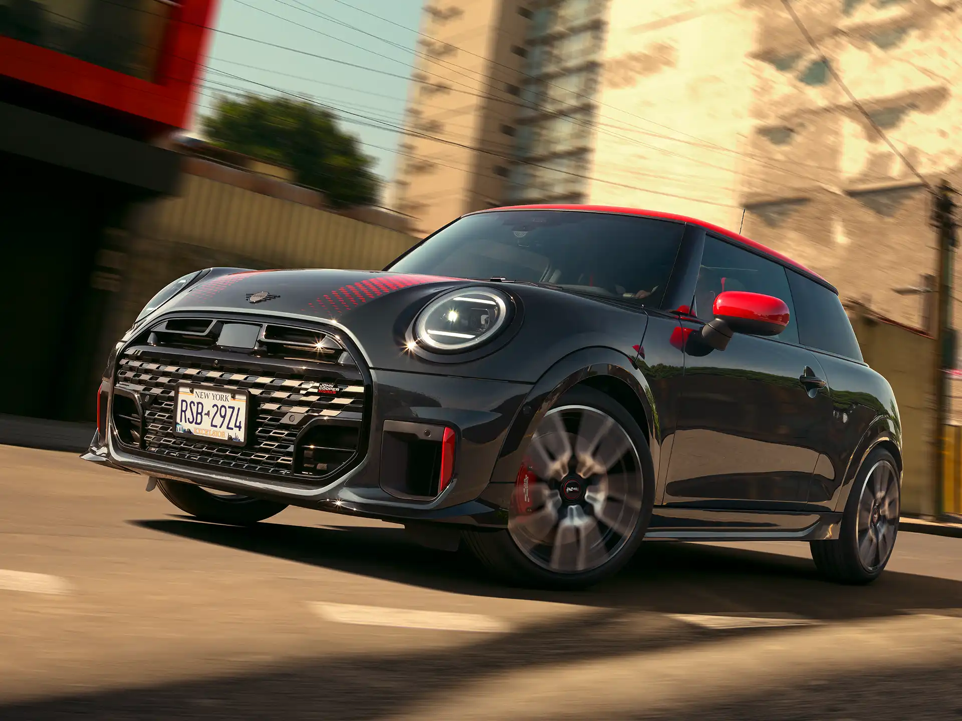 MINI John Cooper Works - F66 JCW изглед отстрани
