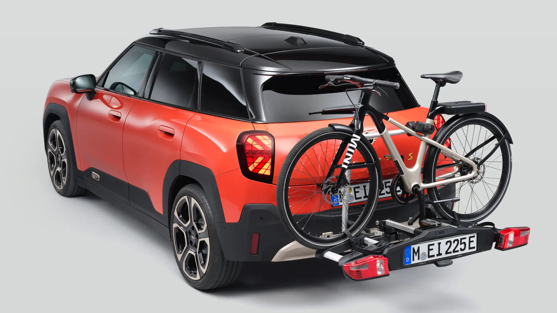 MINI аксесоари - заден багажник за велосипеди на mini aceman