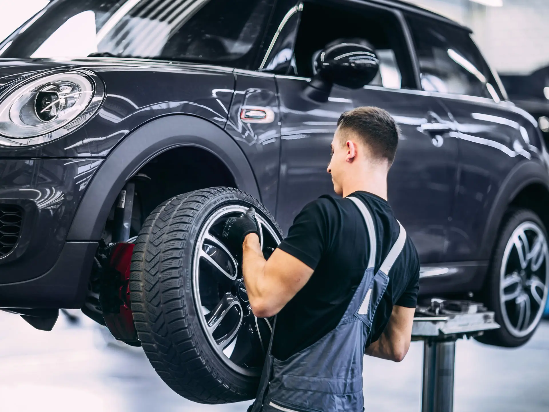 MINI Wheels and tyres – tyre change service