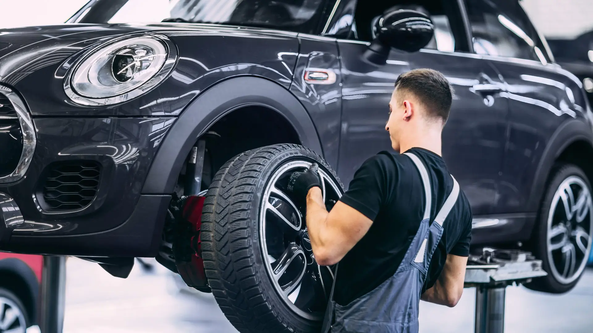 MINI Wheels and tyres – tyre change service