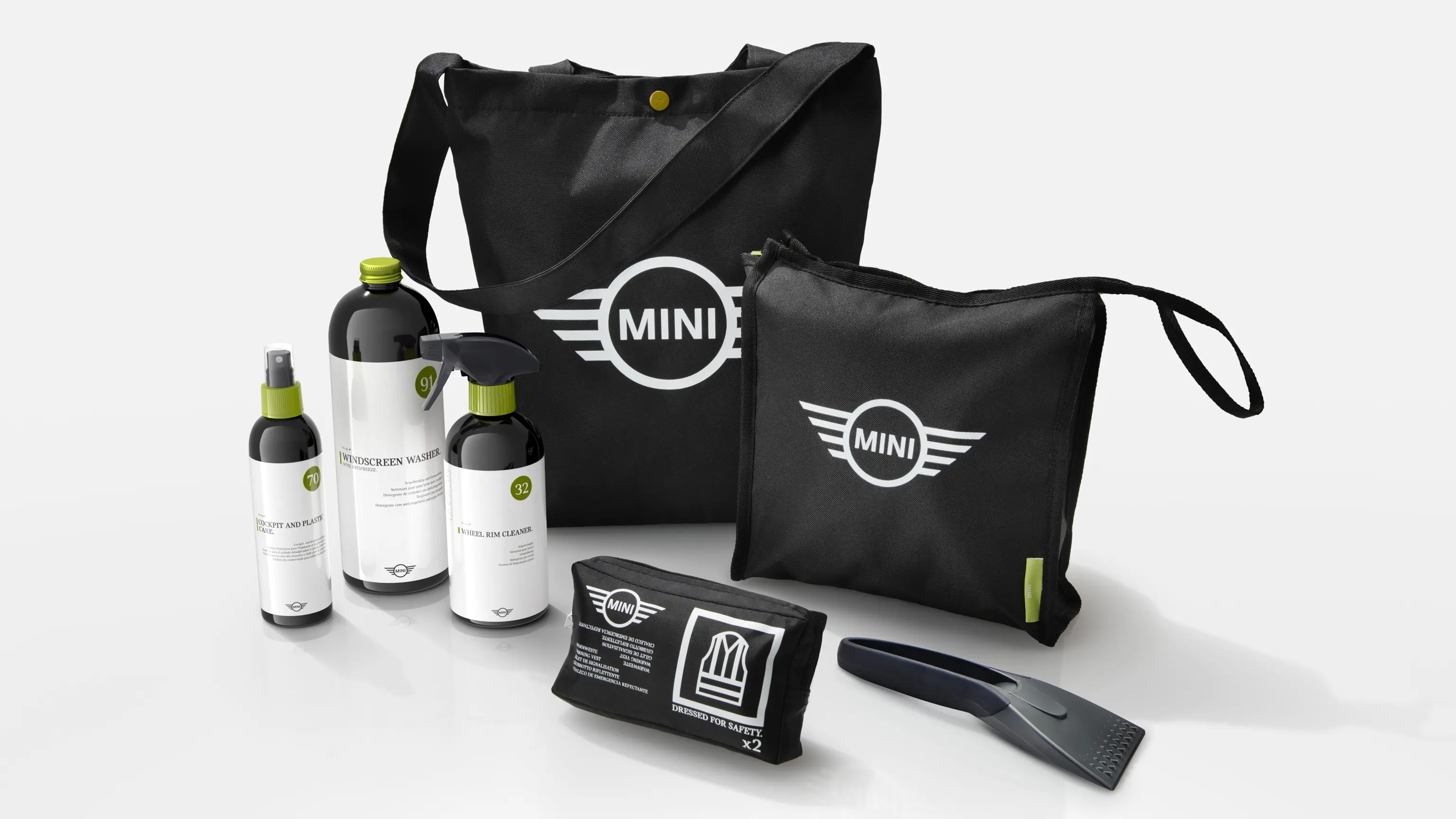 Продукти за грижа и почистване на MINI с шампоан за автомобил, средство за почистване на джанти, течност за спирачки, стъргалка за лед и издръжливи торби на MINI