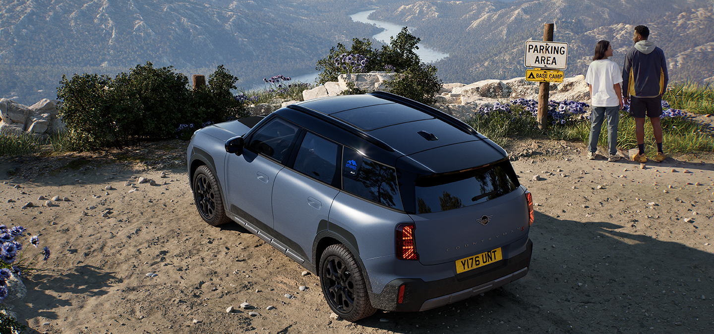Изглед отгоре откъм задната част на MINI Countryman Untamed Edition.