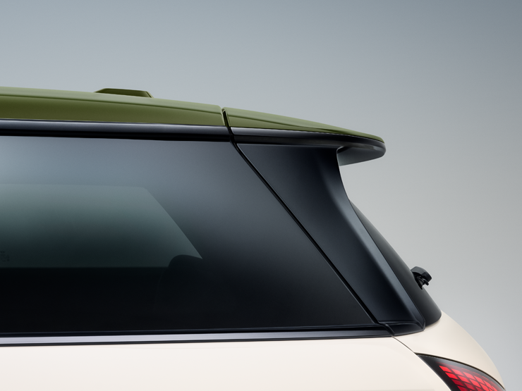 Страничен изглед отблизо на контрастния покрив MINI Paul Smith в Nottingham Green